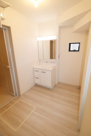 郡山市富田町字丸山　　　  １号棟　　　富田小学校、富田中学区　の洗面所