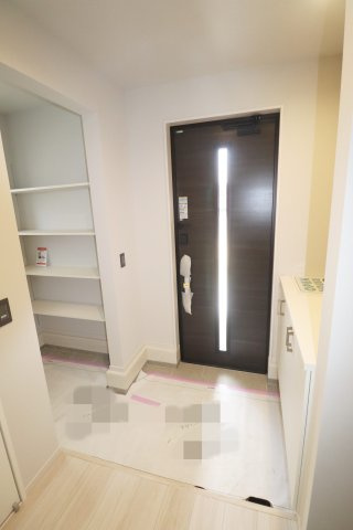 郡山市富田町字丸山　　　  １号棟　　　富田小学校、富田中学区　の玄関