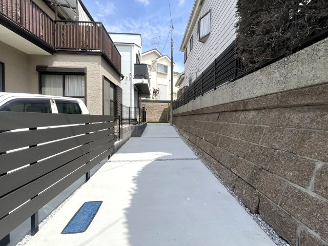 人目の気にならないルーフバルコニーでＢＢＱもイイんじゃなぁい？な、【戸塚区南舞岡2丁目新築戸建】の駐車場|駐車場の用意があります