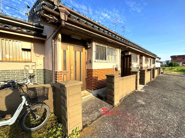 喜志新家1丁目貸家のエントランス