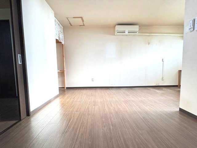 喜志新家1丁目貸家の居間・リビング