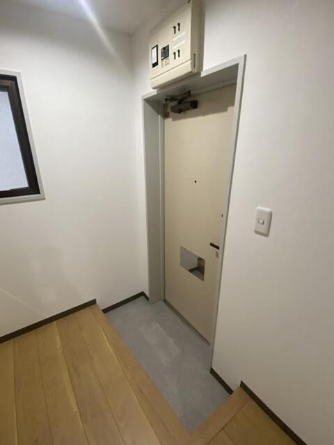 ファミール細野の玄関