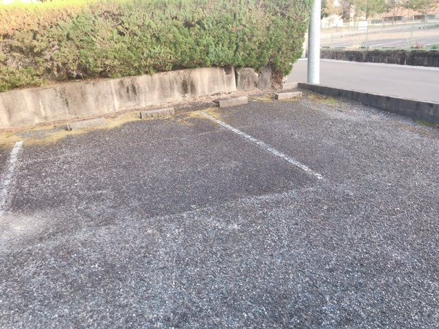 ファミール稲垣の駐車場