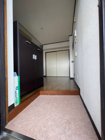セルサス大道弐番館の玄関