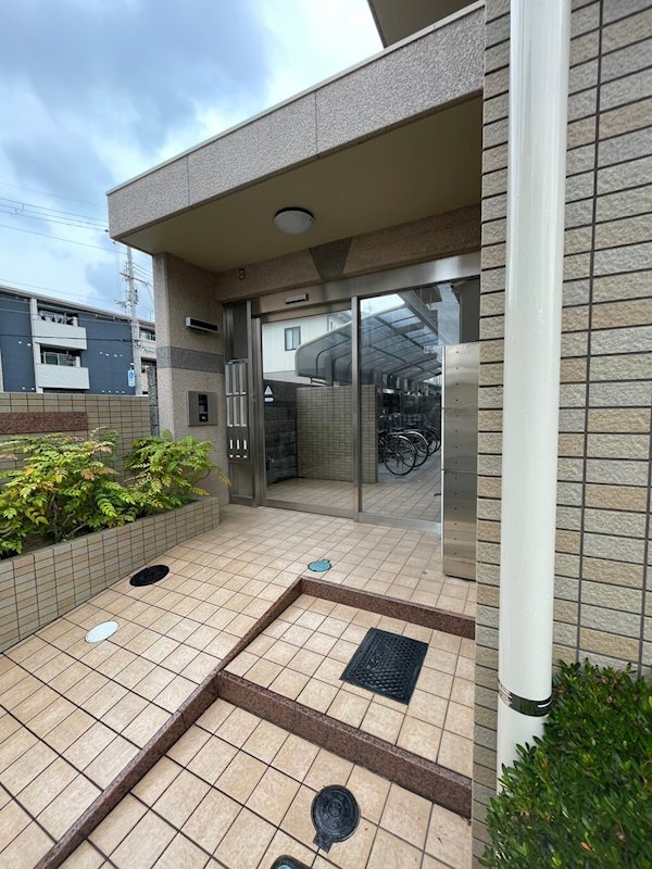 フローラ西宮北口のエントランス
