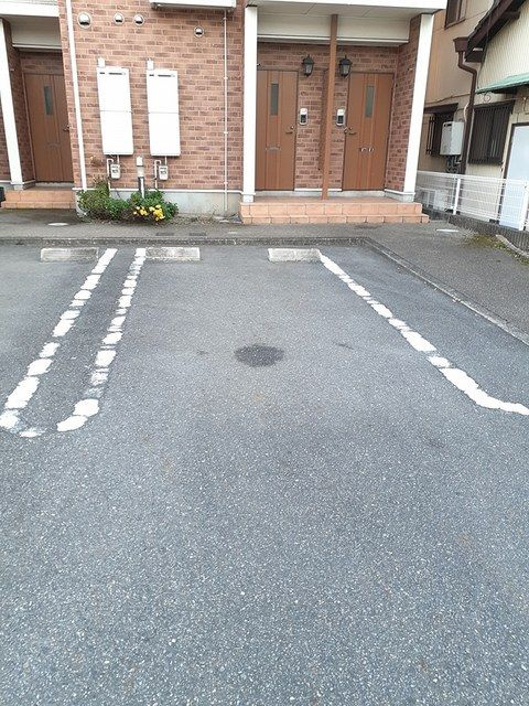 エマ－ブルＫの駐車場
