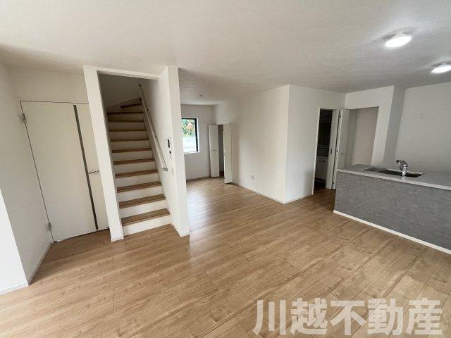 2駅利用可能　15分圏内の居間・リビング|ご来店時に粗品プレゼントしています