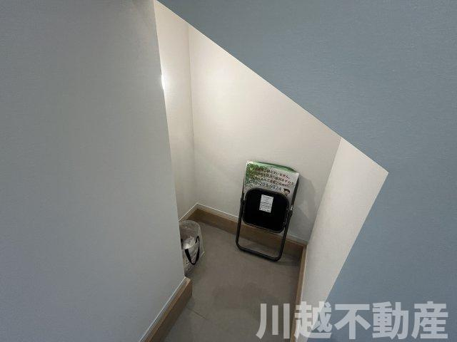 2駅利用可能　15分圏内の玄関|キッズスペースございます！ご家族お揃いでご来店ください