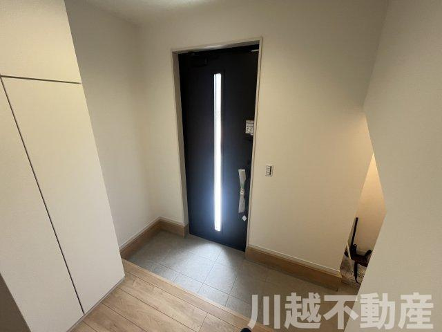 2駅利用可能　15分圏内の玄関|内見予約していただくとスムーズなご案内が可能です