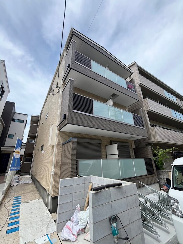 尼崎市三反田町２丁目のアパートの外観