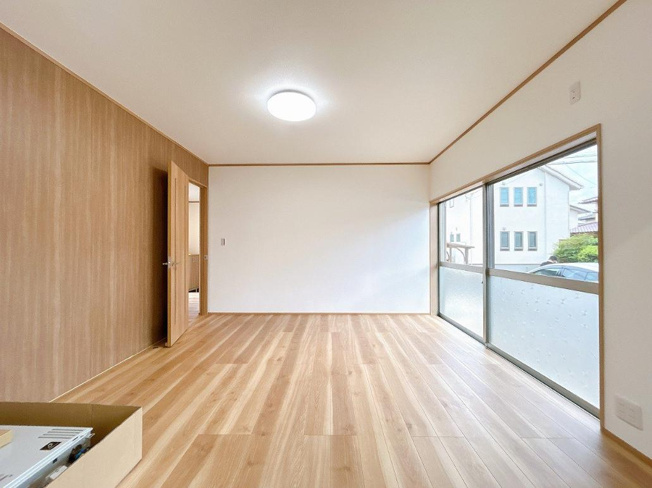 【居間・リビング】 | つくば市高見原3丁目　中古戸建 | お子様が元気に遊べる広々としたリビングです！