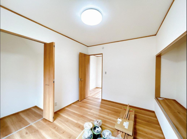 【洋室】 | つくば市高見原3丁目　中古戸建 | 洋室は高い天井のゆったりとした空間を演出(^^)/