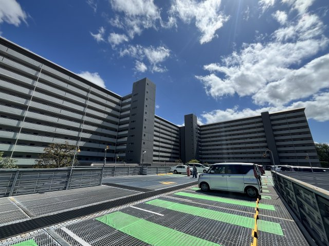 シャルマンコーポ草津　の駐車場