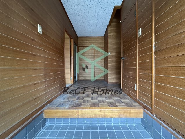 姫路市勝原区丁中古戸建の玄関