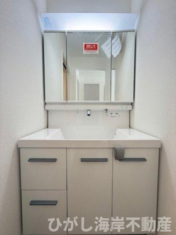 茅ケ崎市松林１丁目　新築戸建　全31区画の独立洗面台|三面鏡化粧台
