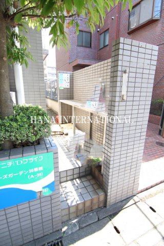 ローズガーデン36番館のエントランス