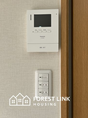 平野東４　戸建の防犯設備|防犯面で心強いテレビモニター付きインターホンを完備.
