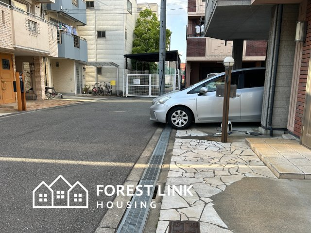 平野東４丁目の前面道路含む現地写真|前面道路が広く、駐車がしやすくなっております。