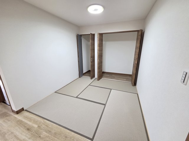 前橋市富士見町時沢　中古住宅の居間・リビング|現地写真　タタミコーナーです！