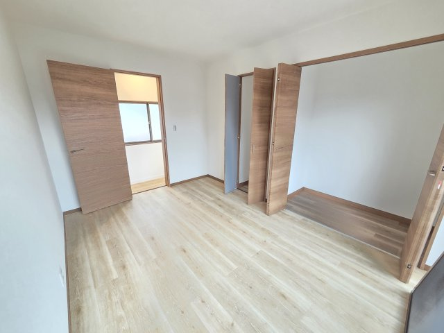 前橋市富士見町時沢　中古住宅の収納|現地写真　2階東側6帖の洋室です。