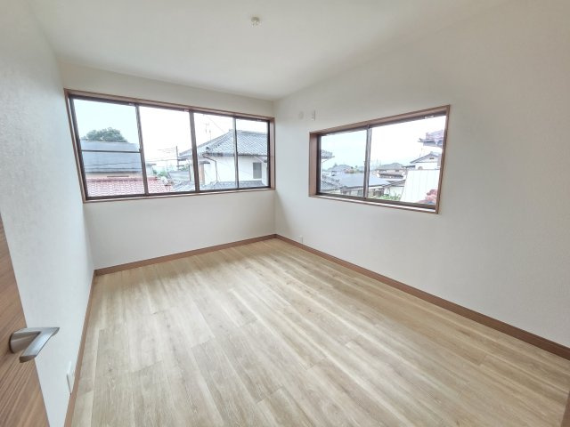 前橋市富士見町時沢　中古住宅の和室|現地写真　2階西側6帖の洋室です。和室から間取り変更を行いました！