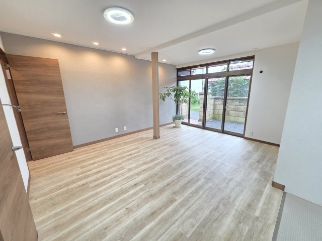 前橋市富士見町時沢　中古住宅の居間・リビング|現地写真　リビングです。