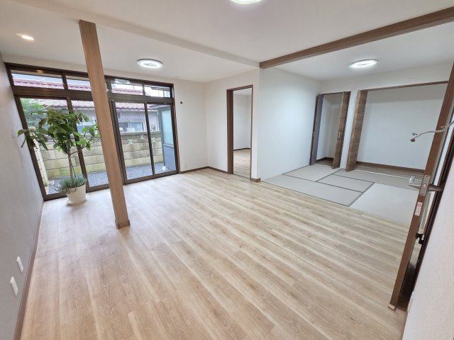 前橋市富士見町時沢　中古住宅の居間・リビング|現地写真　リビングです。