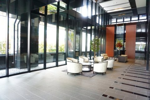 プレサンスレジェンド堺筋本町タワーのロビー