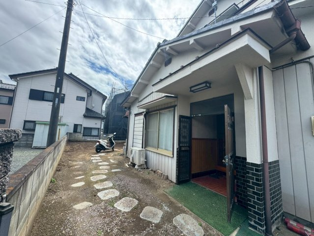 -三丁目不動産-  本庄市若泉1丁目　昭和54年築の玄関|玄関です