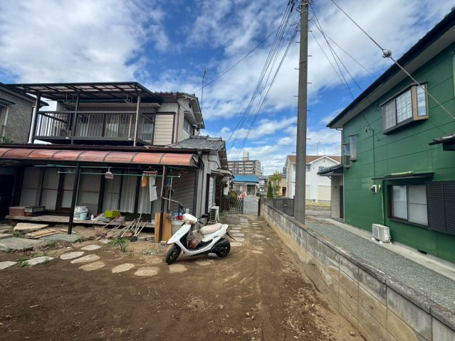 -三丁目不動産-  本庄市若泉1丁目　昭和54年築の庭|お庭で自由な時間を過ごせます