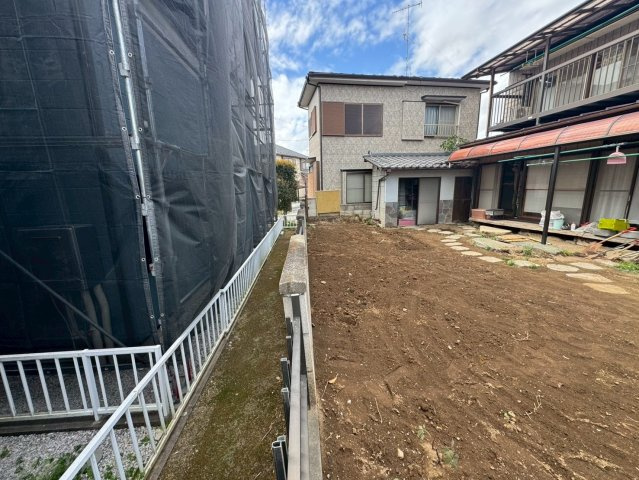 -三丁目不動産-  本庄市若泉1丁目　昭和54年築の庭|お庭でゆったりと過ごせます