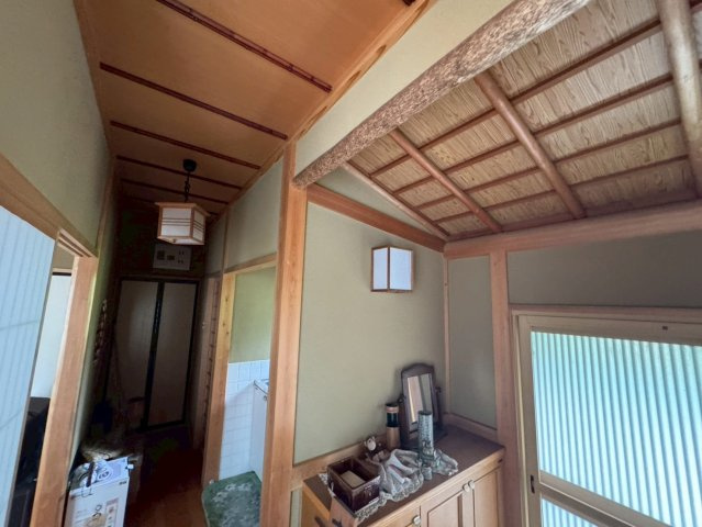 -三丁目不動産-　深谷市明戸　茶室付きの玄関|ゆったりとした玄関です