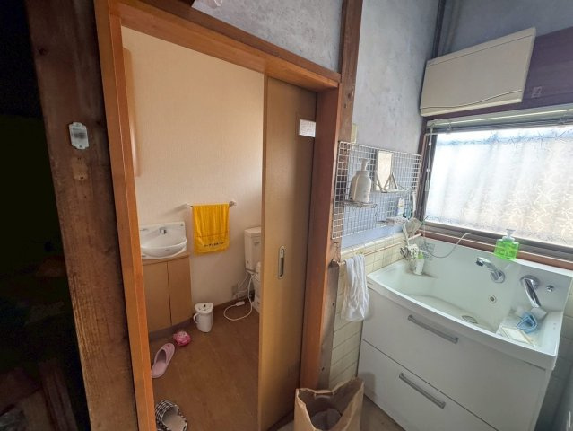 -三丁目不動産-　深谷市明戸　茶室付きの洗面所|コンパクトで使いやすい洗面所