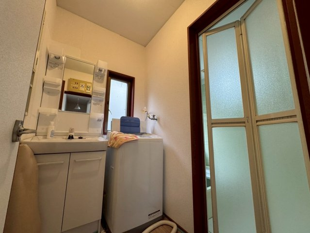 -三丁目不動産-　寄居町桜沢　平成4年築の洗面所|コンパクトで使いやすい洗面所