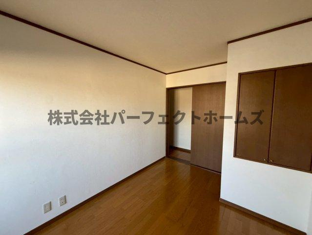 大垣内町1丁目戸建　賃貸の居間・リビング|おしゃれな居間です