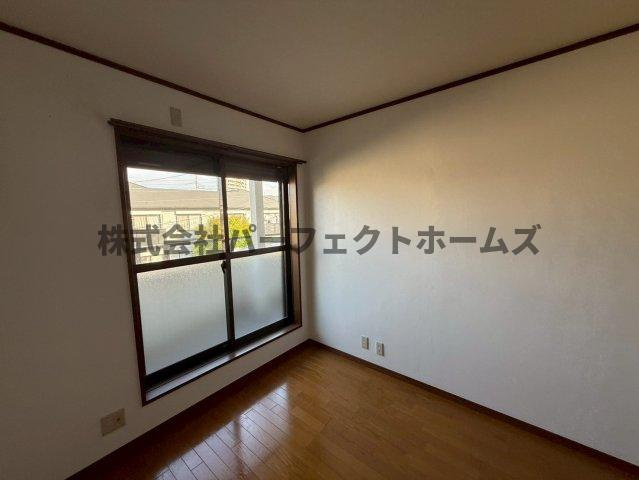大垣内町1丁目戸建　賃貸の居間・リビング|おしゃれな居間です
