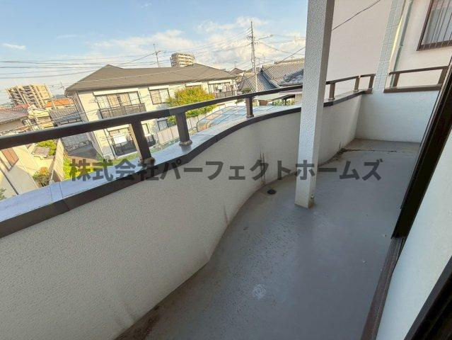 大垣内町1丁目戸建　賃貸のバルコニー|暖かな日差しのふりそそぐバルコニー
