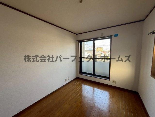 大垣内町1丁目戸建　賃貸の居間・リビング|ゆったり過ごせるリビングです