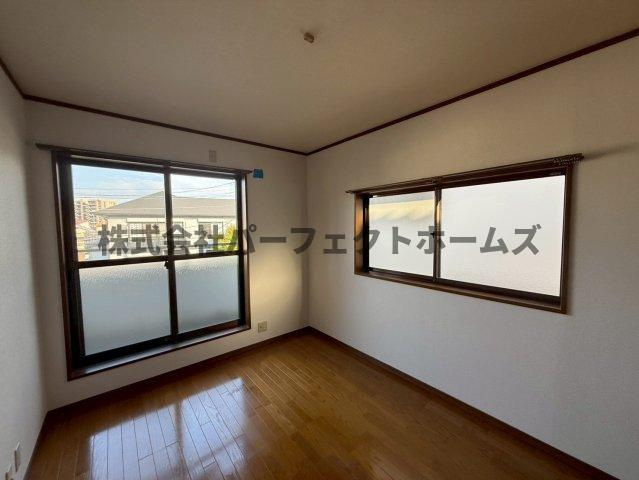 大垣内町1丁目戸建　賃貸の居間・リビング|おしゃれな居間です