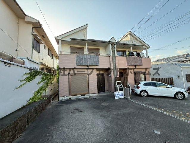 大垣内町1丁目戸建　賃貸の駐車場|車をお持ちの方に嬉しい駐車場付きの物件です