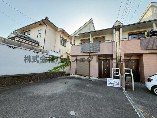 大垣内町1丁目戸建　賃貸の駐車場|駐車場完備です