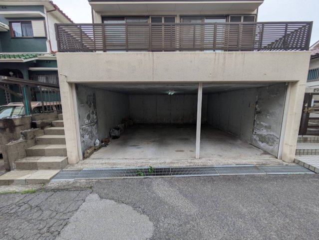 舞１丁目　中古戸建の駐車場