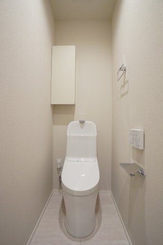 【トイレ】 | ジャンヴィエ・ルナ | 暖房洗浄便座付きトイレです