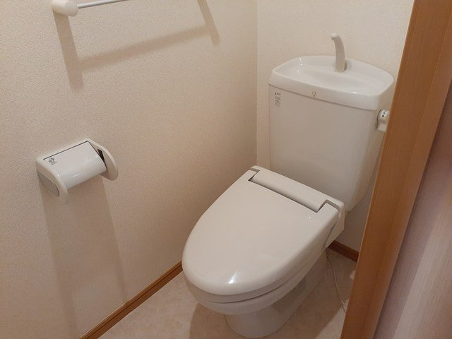 ジュネスのトイレ|落ち着いた色調のトイレです