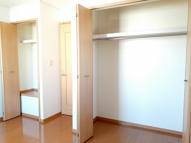 ジュネスの収納|大きなものも収納できそうです