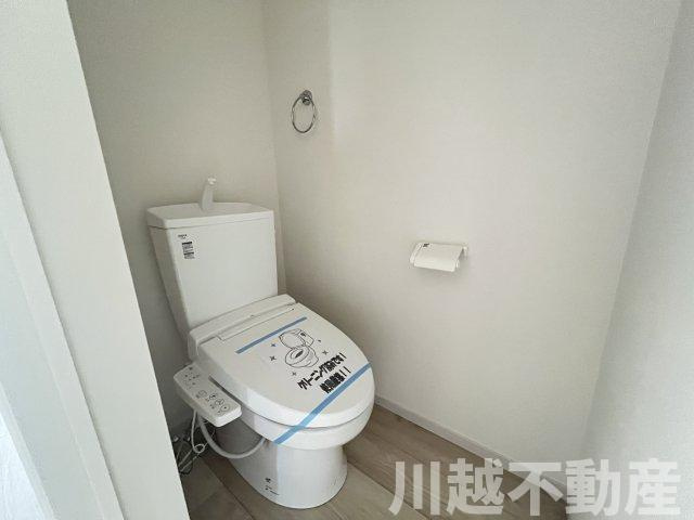小学校が近くお子様も安心のトイレ|当社で火災保険も取り扱っています
