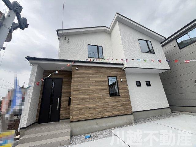 小学校が近くお子様も安心の外観|オシャレな店舗でゆっくりとお過ごしください