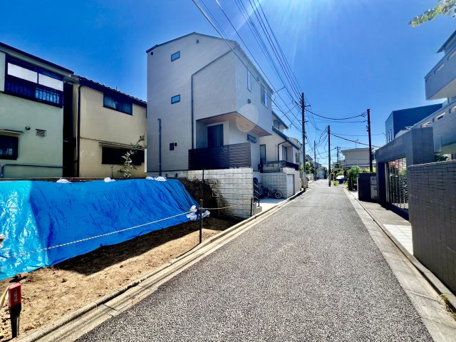 練馬区桜台3丁目　氷川台駅徒歩5分　建築条件付き売地の前面道路含む現地写真