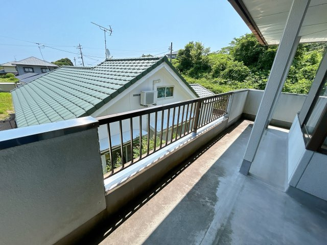 いわき市久之浜町末続　中古住宅 陽当たり良好！オーシャンビュー！4SLDK 不動産プラスのバルコニー|ベランダです。お天気のいい休日は家族の布団も干せます。フカフカの布団で眠れる幸せ、お日さまの香りが２日疲れた体をあたたかく包み込みます。