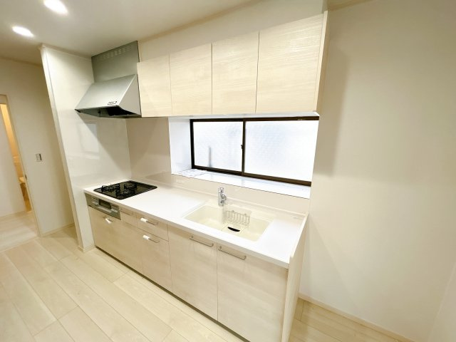 いわき市久之浜町末続　中古住宅 陽当たり良好！オーシャンビュー！4SLDK 不動産プラスのキッチン|キッチンは永大産業製の新品に交換しました。水はねを抑える静音シンクを標準採用。家族との会話を妨げません。